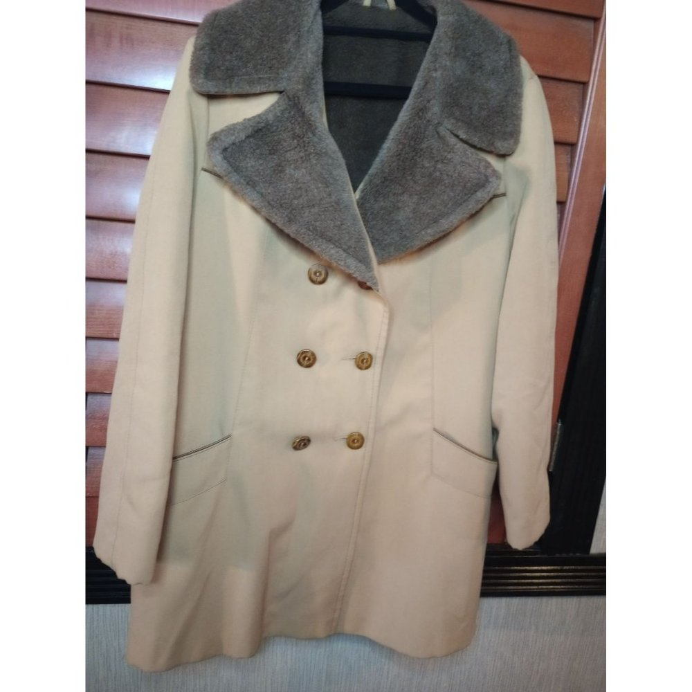 Smug vintage tan double-breasted deep pocket pea coat women's